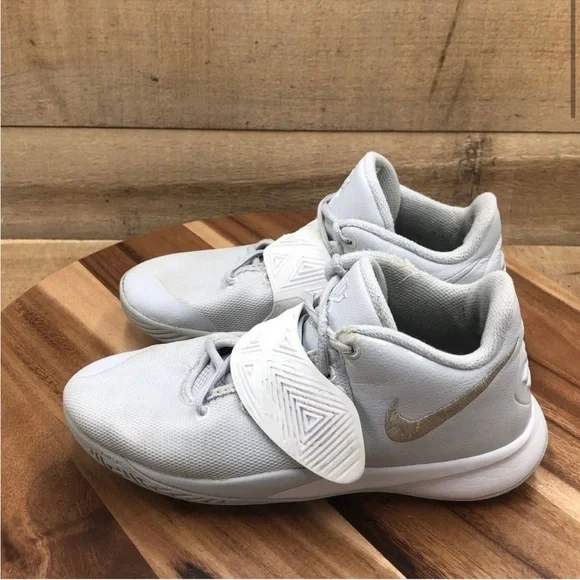 Nike Boys Kyrie Flytrap III BQ5620-007 Gray Lace Up Basketball Shoes Size 6 Y - Picture 3 of 6